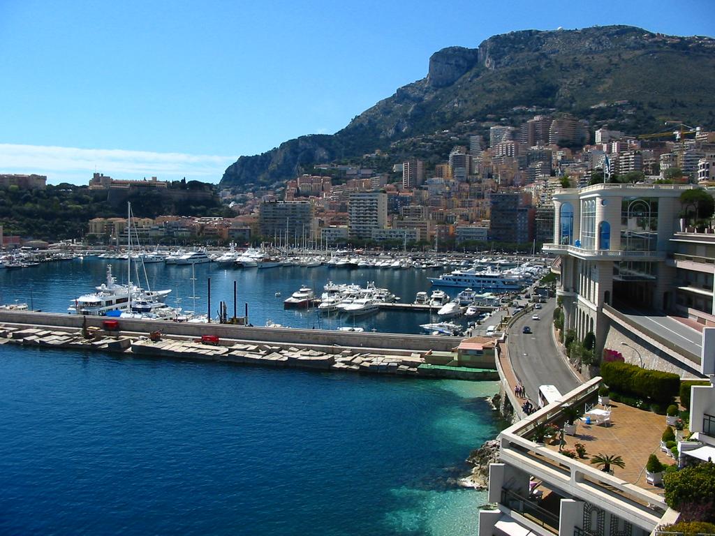 مدن سياحية طبيعة خلابة Monaco_and_marina