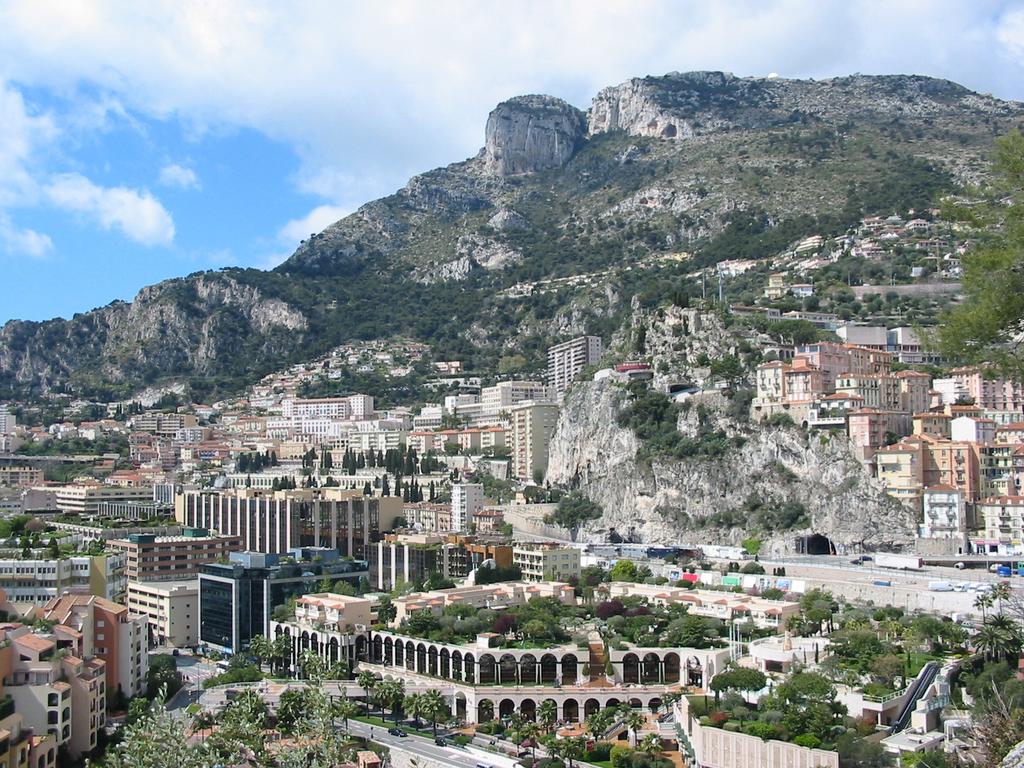 صور سياحيه ومدن جميله Monaco_hillside